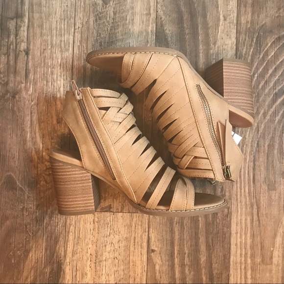 Universal Thread Shoes - Universal Thread < heel sandals